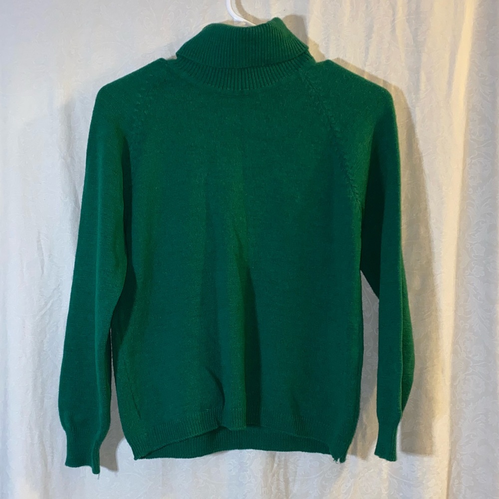 Green Turtleneck Sweater. Size Small (no size tag)